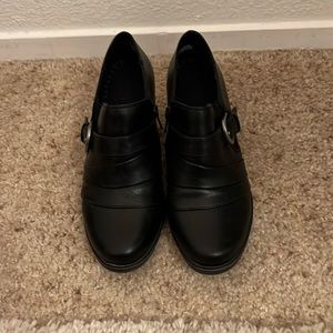 Women boots baretraps